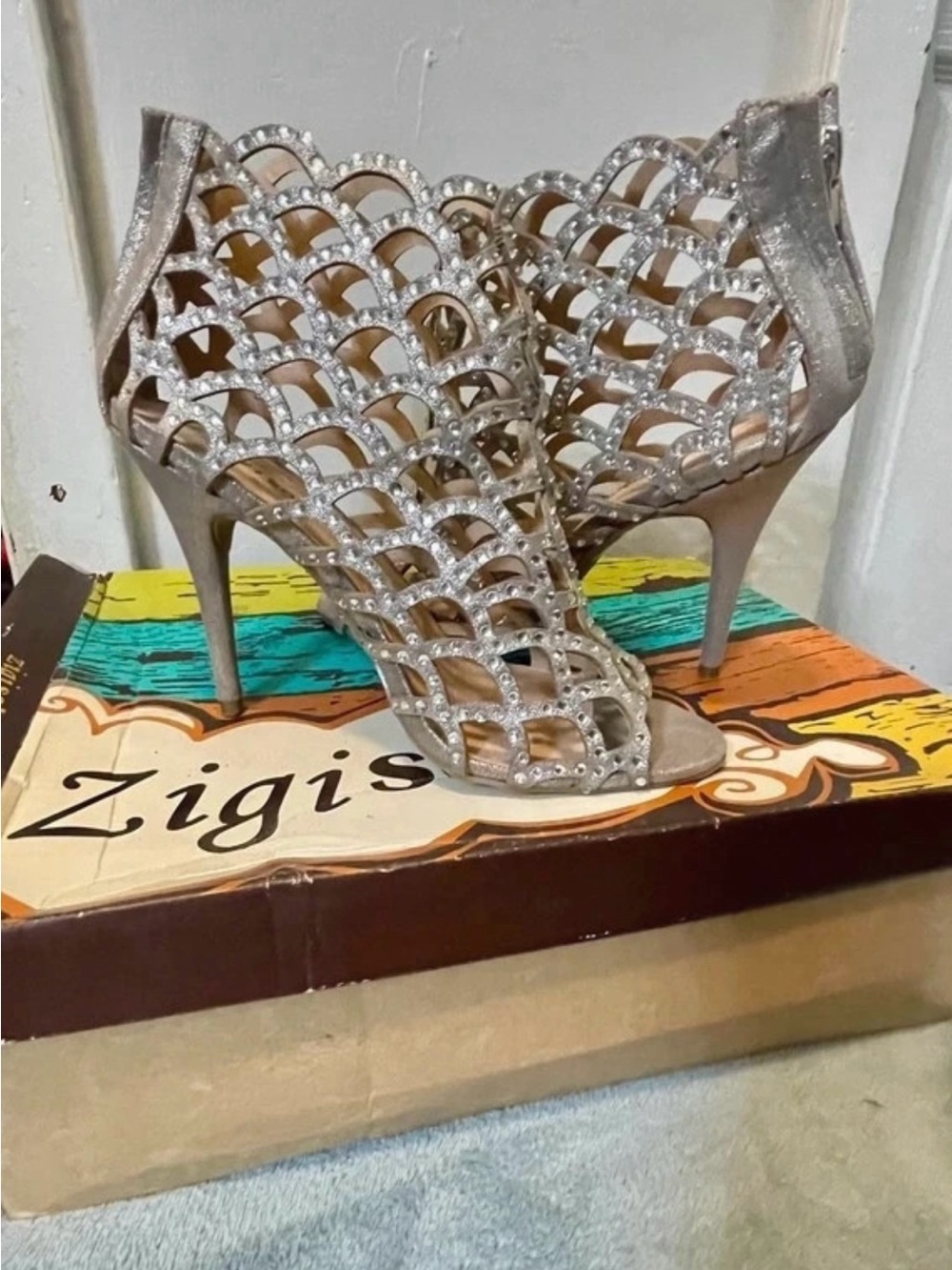 Zigi Soho Silver Rhinestone Cage Peep Toe Heels Size 8
